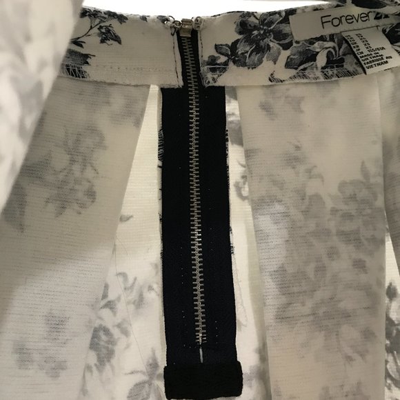 Forever 21 | Floral Circle Mini Skirt - Picture 7 of 7